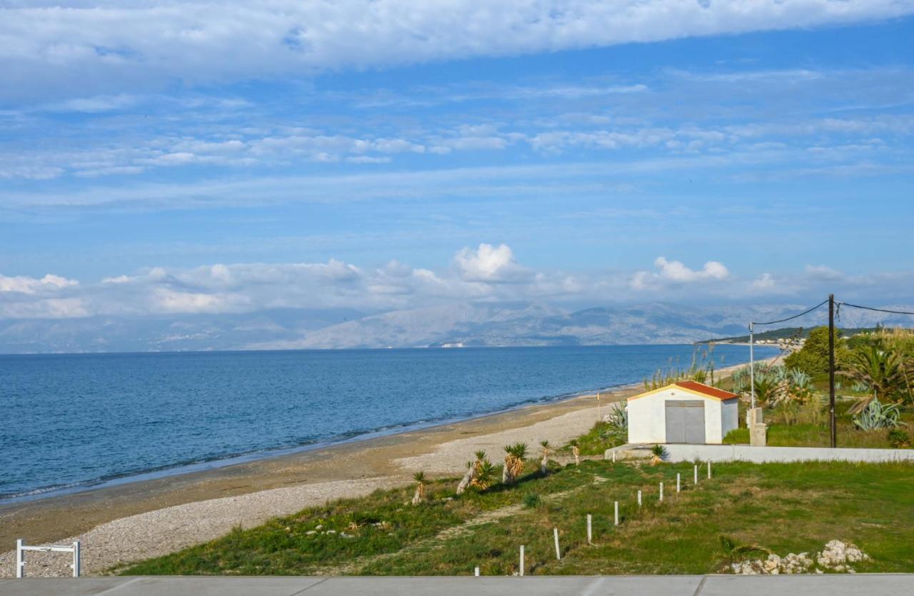 Beachside Acharavi Corfu אצ'ארבי