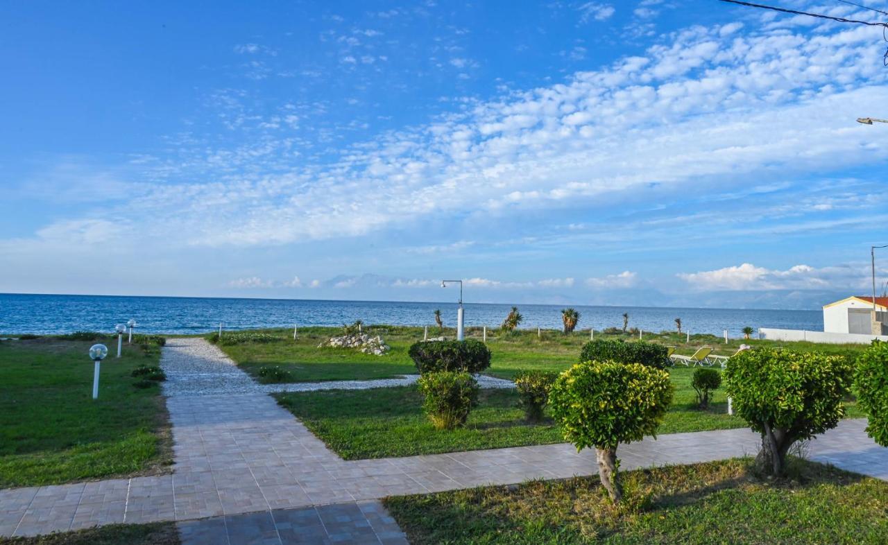 Beachside Acharavi Corfu דירה אצ'ארבי